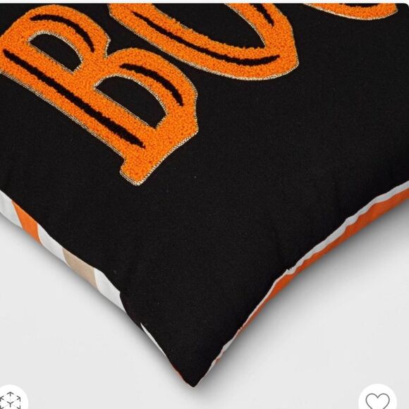 Hyde & EEK! Boutique Reversible Halloween Throw Pillow BOO - Picture 4 of 4